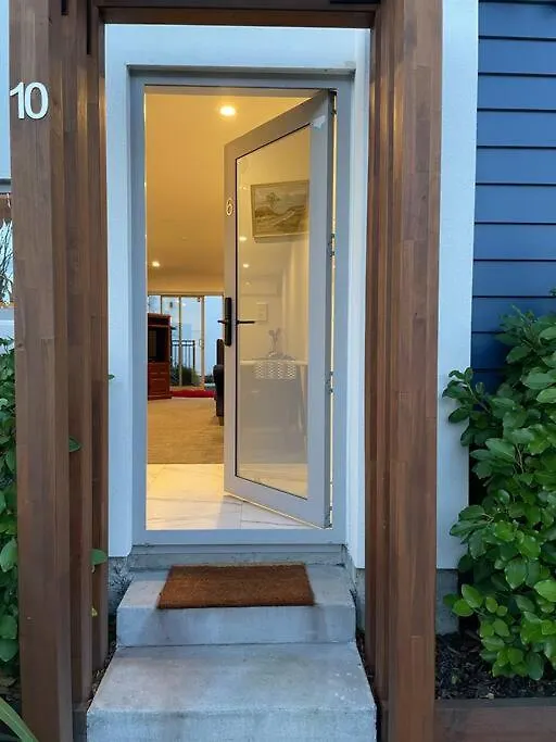 Cbd 2 Bedroom Parkside Living By Hagley With Free Parking Christchurch