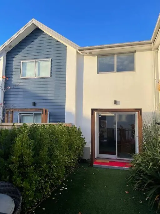 Cbd 2 Bedroom Parkside Living By Hagley With Free Parking Christchurch 0*,
